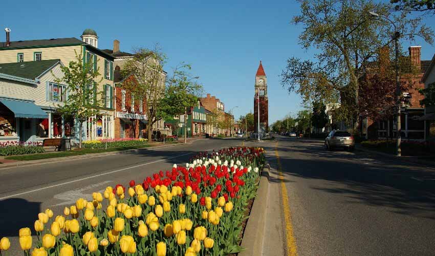 Niagara on the Lake street view with flowers.