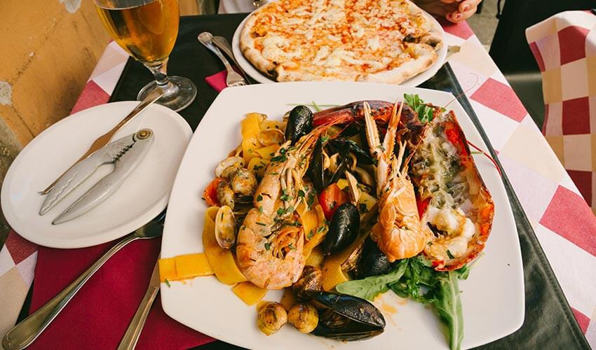 Pizza and more scrumptious seafood in Venice.