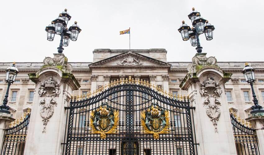 The formal gates, Buckingham Palace.