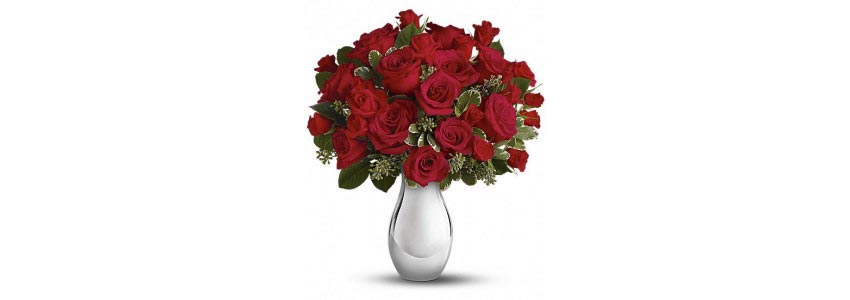 A bouquet of red roses