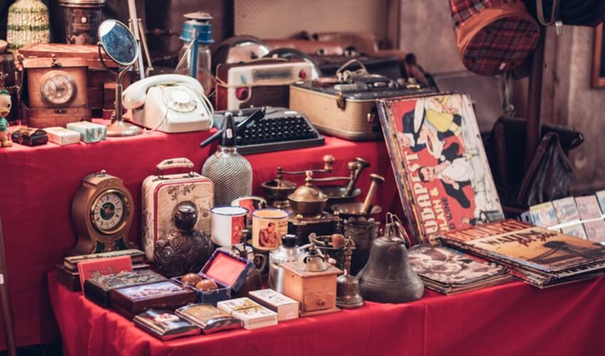 Antique watches, magazines, phones, suitcases and other retro products.