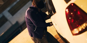 Thief breaking into car