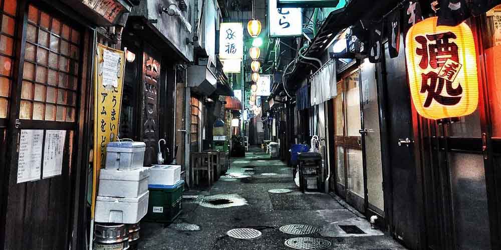 Alley in Tokyo, Japan