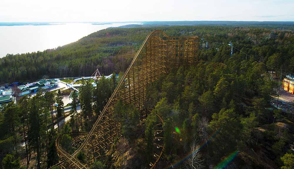 The big drop of the wooden Kingda Ka roller coaster