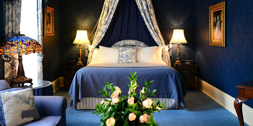 Beautiful and cozy navy blue hotel room in Niagara-on-the-Lake, Ontario