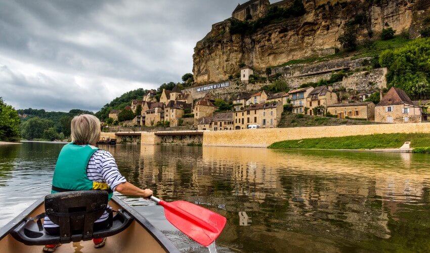 A woman canoeing on the River Dordogne at Beynac-et-Cazenac.
