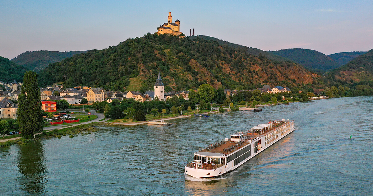 Viking longship passing castle in Braubach.