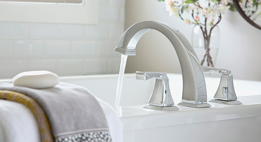 Water running in bath tub