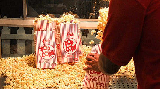 Scooping popcorn