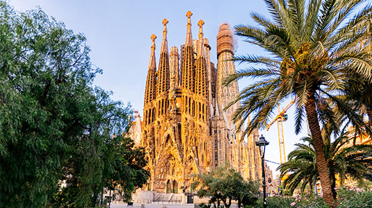 Gaudí’s Sagrada Familia basilica on a sunny day.